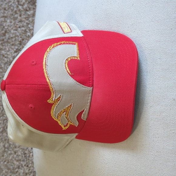 Calgary flames CCM authentic equipment hat - Picture 1 of 4